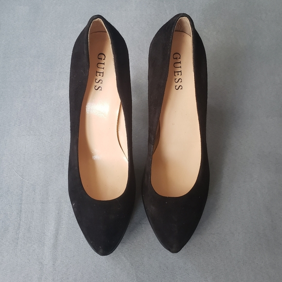 Sz 8 Guess Black Velvety Heels - Picture 5 of 11